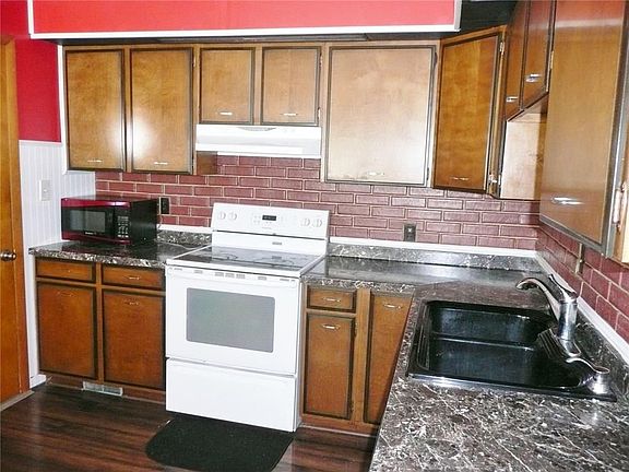 4th image of 410 E Greene St