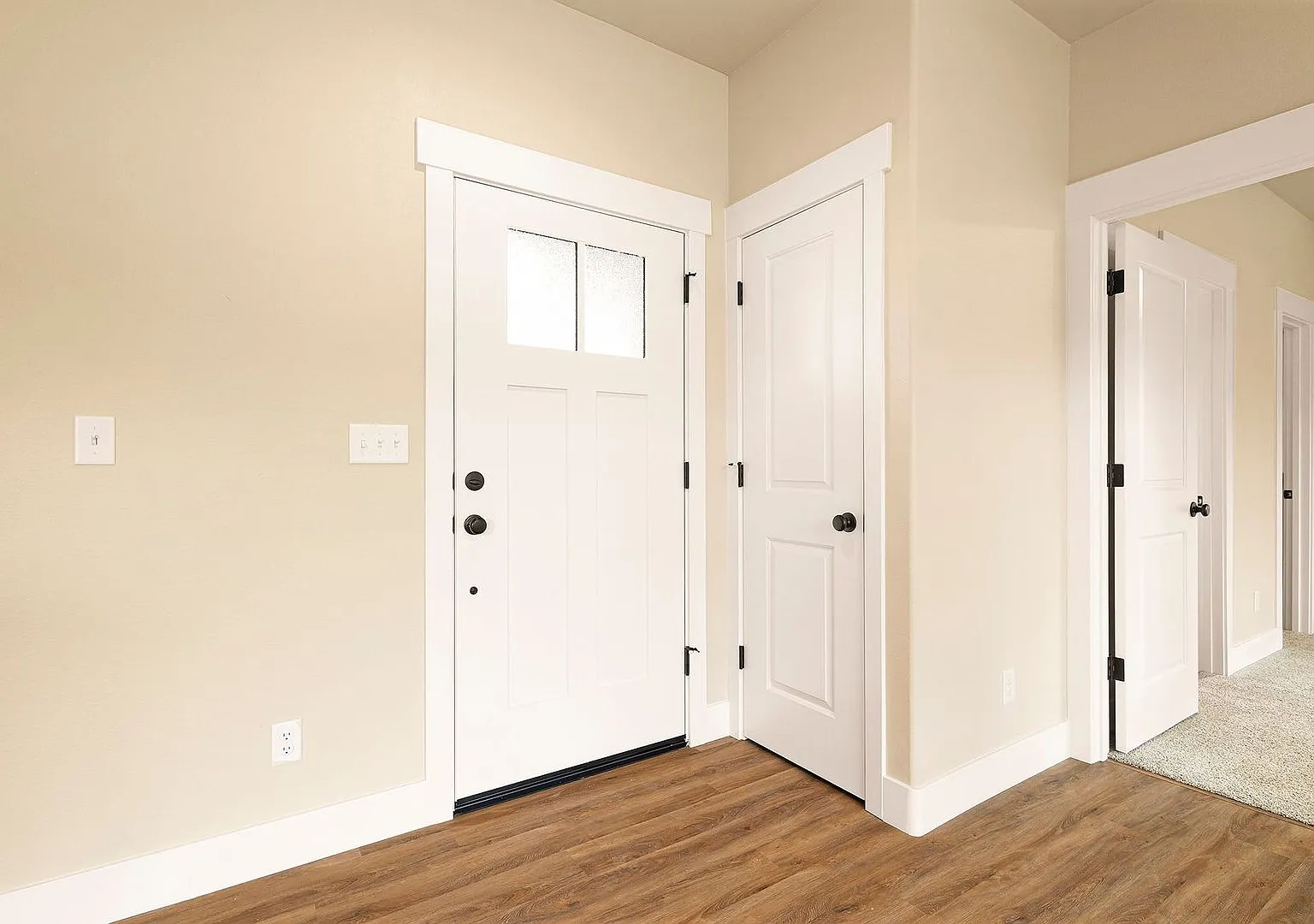 Welcome to your new 1 bedroom home nestled in the serene beauty of Paradise, CA! — Photo 2