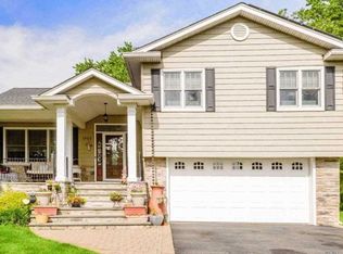 1962 Lowell Ln, Merrick, NY 11566