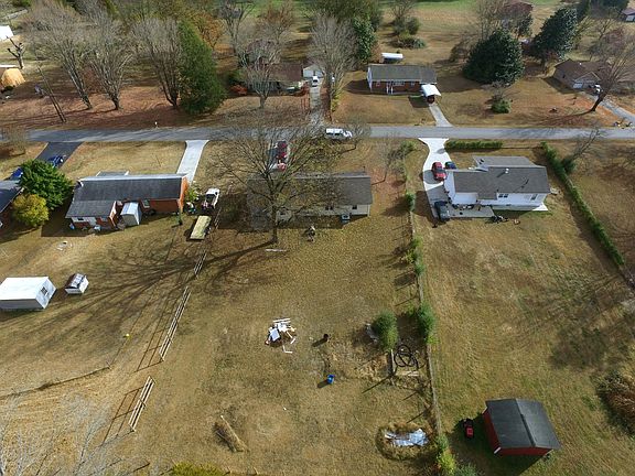 3rd image of 4725 Hazelnut Dr