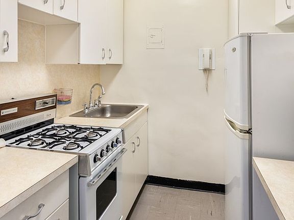 3rd image of 77 W 55th St APT 8C