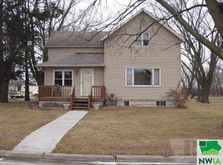 224 S Willow St, Paullina, IA 51046