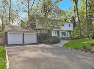 21 McCain Ct, Closter, NJ 07624