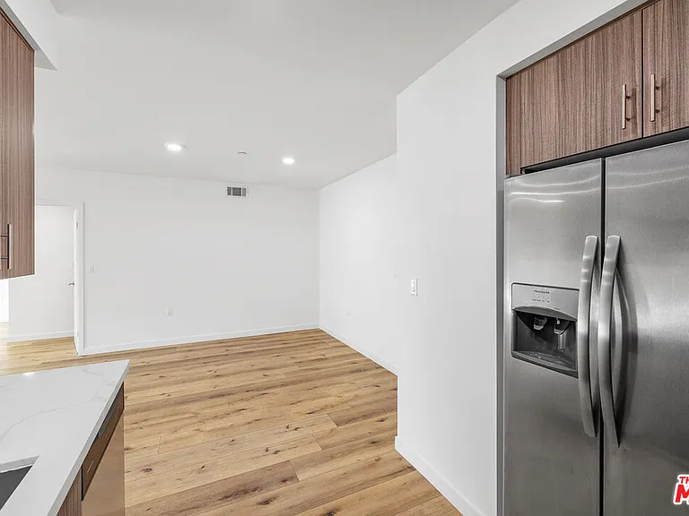5229 Willowcrest Ave #307 — Photo 45