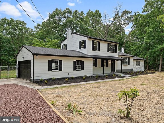3rd image of 223 Dogwood Ave