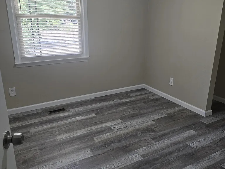6550 Venture Dr — Photo 15