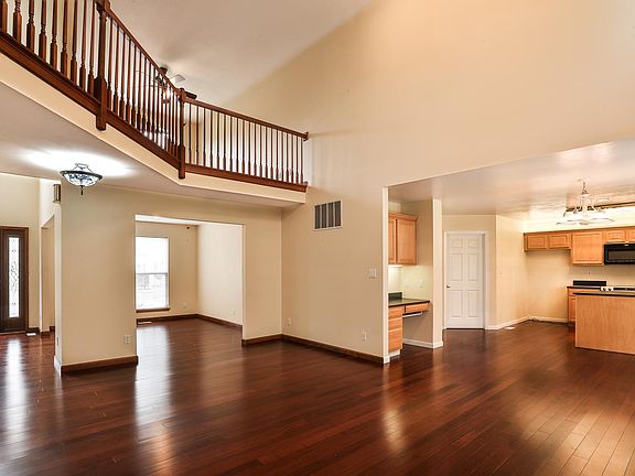 4th image of 3043 Crystal Lake Dr