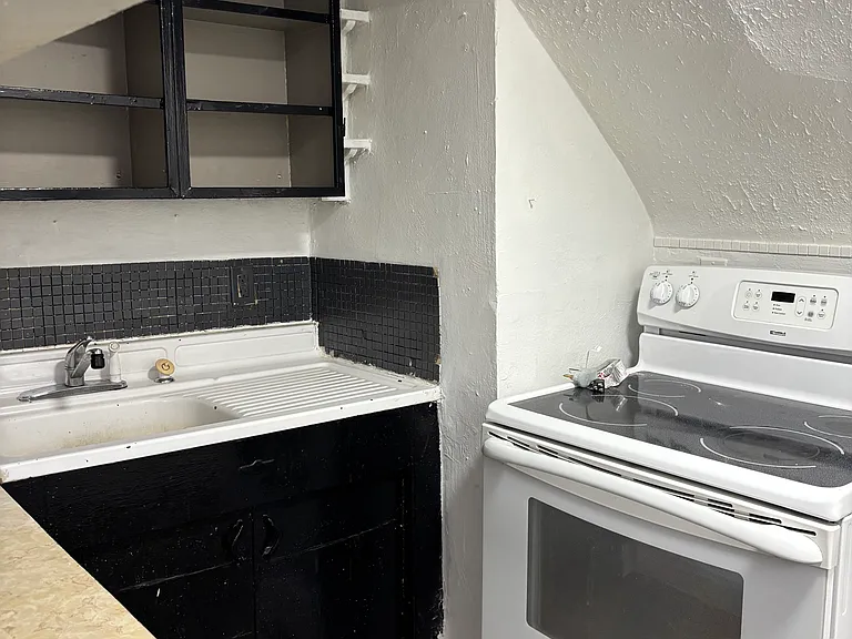 29 Oakwood Rd #2 — Photo 2