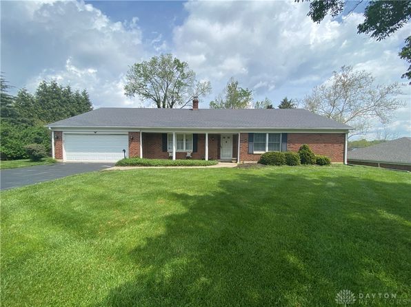 925 Cedar Creek Cir, Dayton, OH 45459