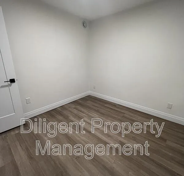 438 Bellevue St #UPPER — Photo 34