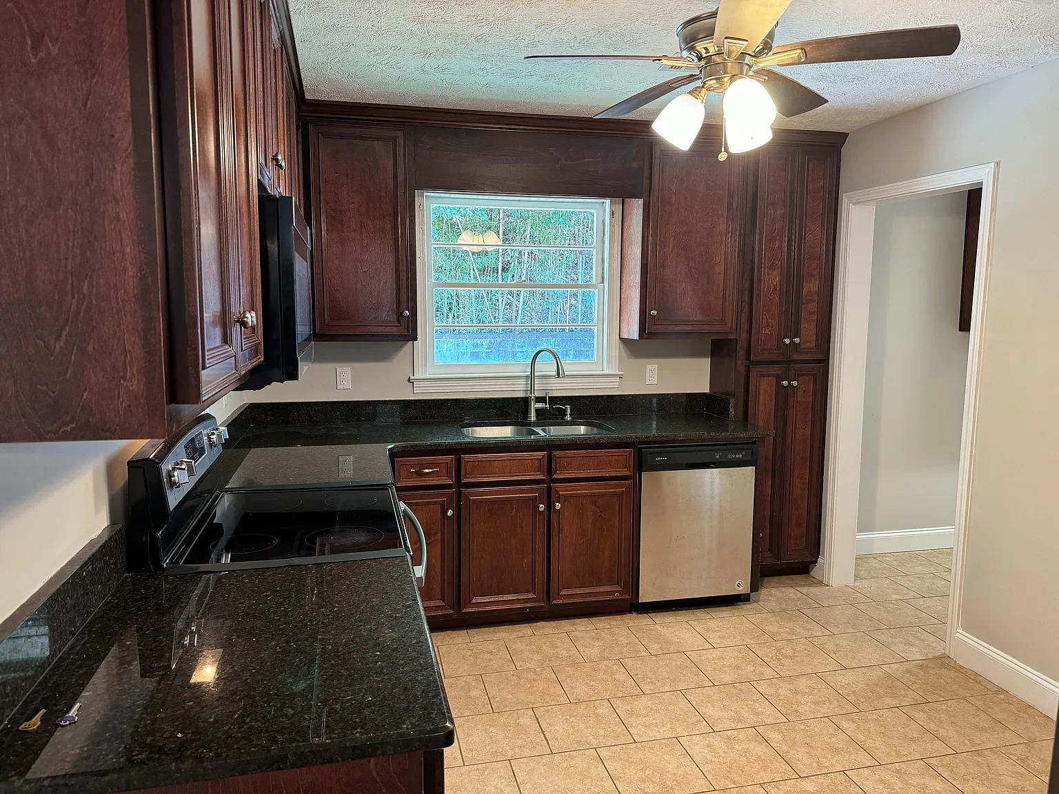 3 bed, 1245 sqft, $1,500 — Photo 3