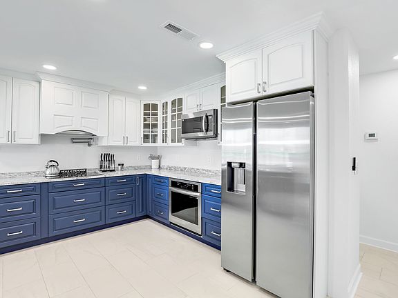 3rd image of 6920 Julie Ann Ct