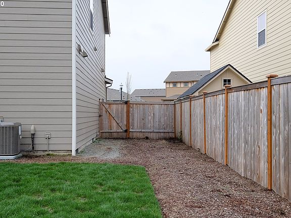 3rd image of 16519 NE 90th Cir