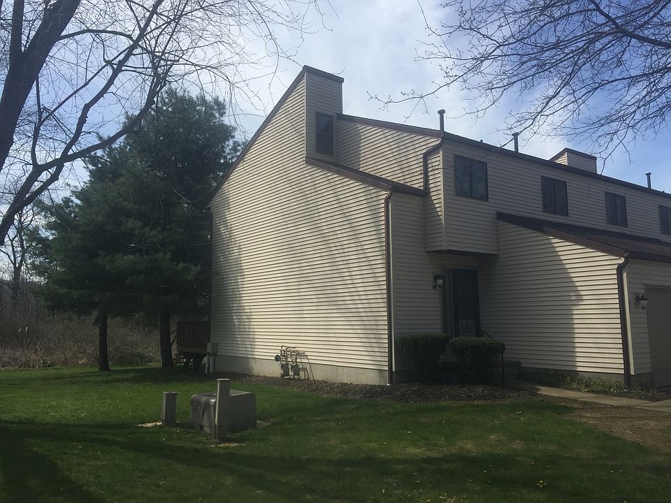 1st image of 11 Greenwood Dr
