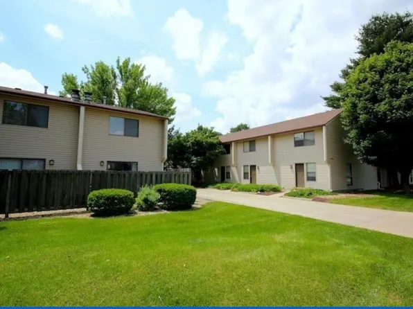 107 Graham Dr, Savoy, IL 61874