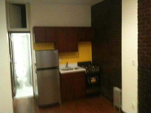 3rd image of 102 Charlton St APT 3