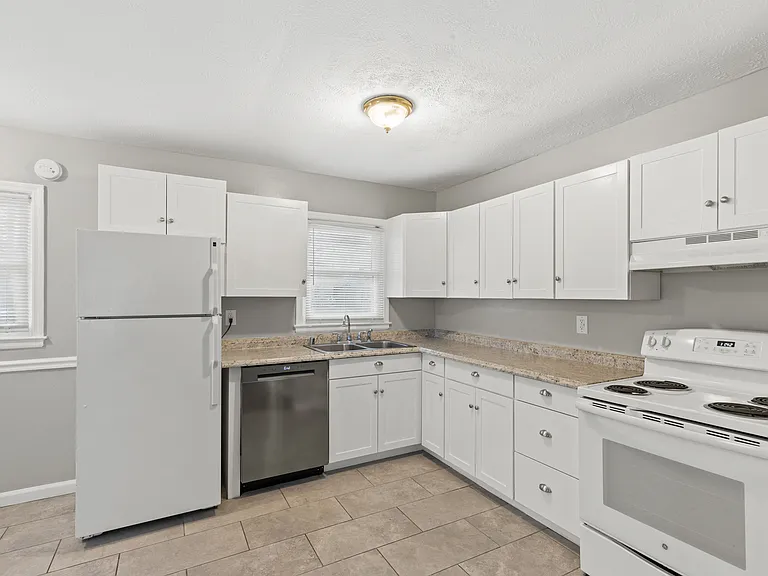 328 Harvard Dr — Photo 4