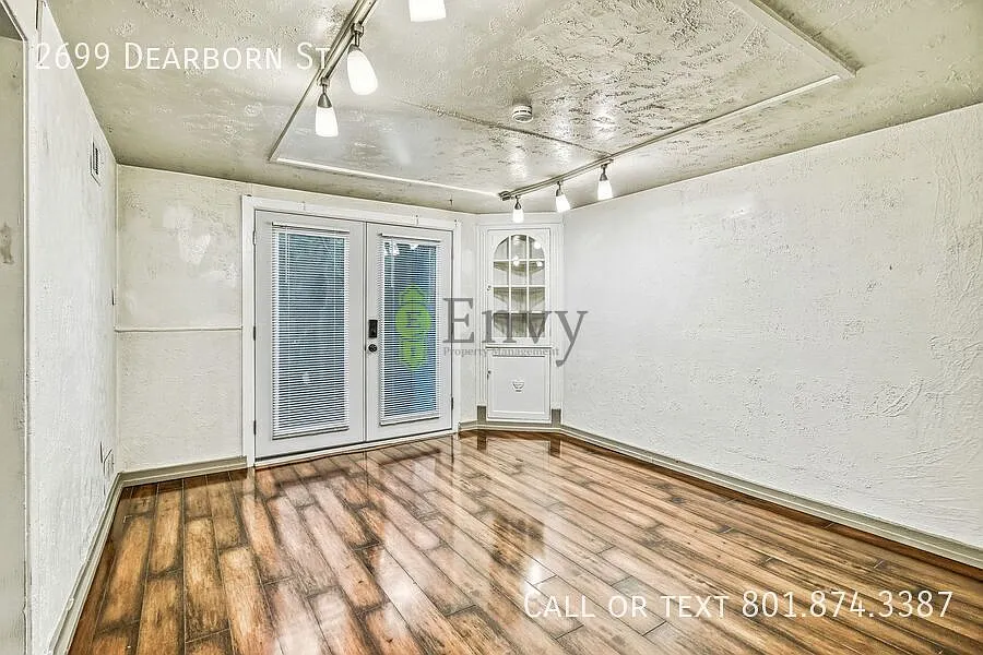 Charming 2 Bed, 1 Bath Home in a Prime Salt Lake City Location Pet Friendly! - Available NOW! — Photo 3