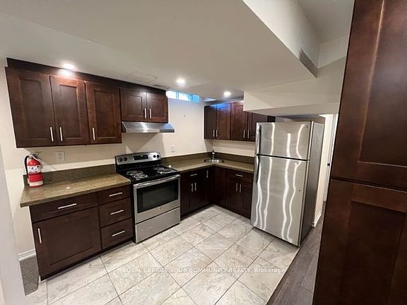 4th image of 634 Galloway Cres