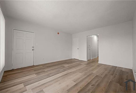 5th image of 634 W 92nd St APT 10