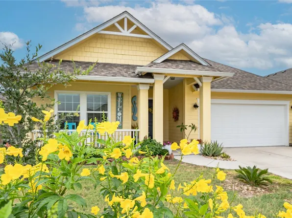 105 Shadow Moss Ln, Rockport, TX 78382