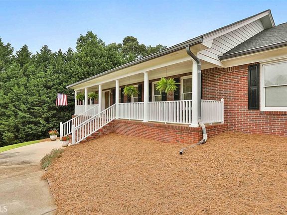 2nd image of 505 Clearwater Dr