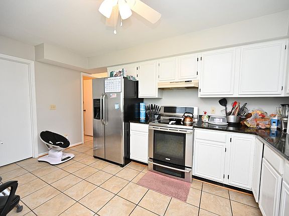 5th image of 971 Cambridge Dr