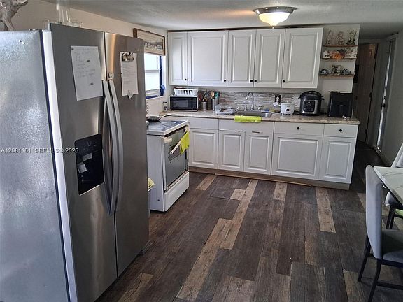 5th image of 150 N Lindero St