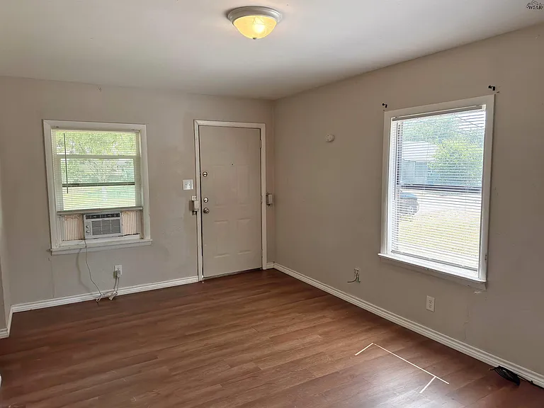 2409 Avenue D — Photo 2
