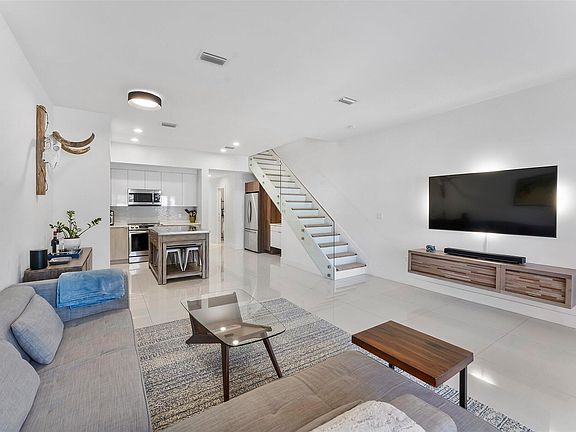3rd image of 1482 NE 34th Street