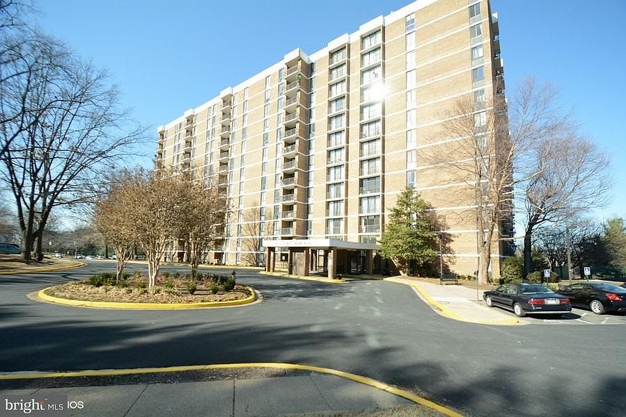 1st image of 2311 Pimmit Dr APT 918