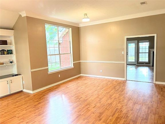4th image of 715 Hasselt St