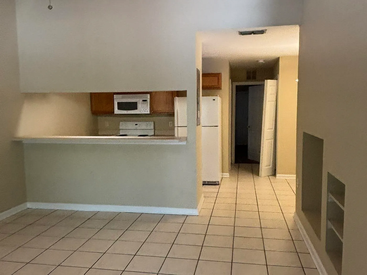 3 bed, 3.0 bath, 1212 sqft, $1,325 — Photo 4