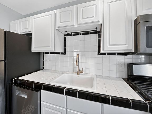 4th image of 505 N Logan St APT 7