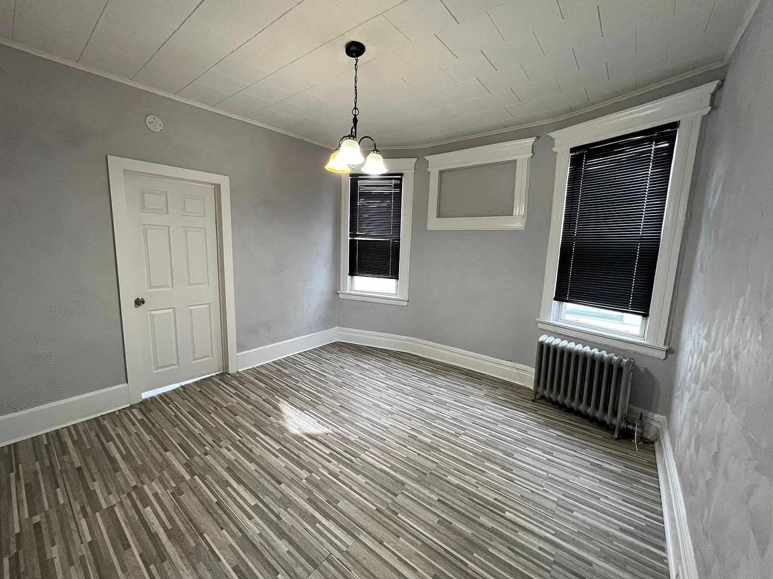 3 bed, 1000 sqft, $2,050 — Photo 3