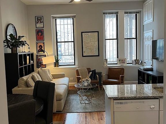 2nd image of 1551 N Wells St APT 2R