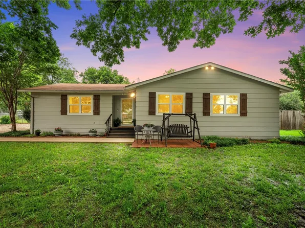 222 Norwood Dr, Woodway, TX 76712
