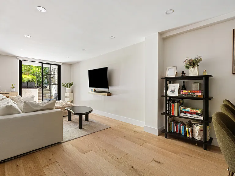 128 S 2nd St #1 — Photo 3