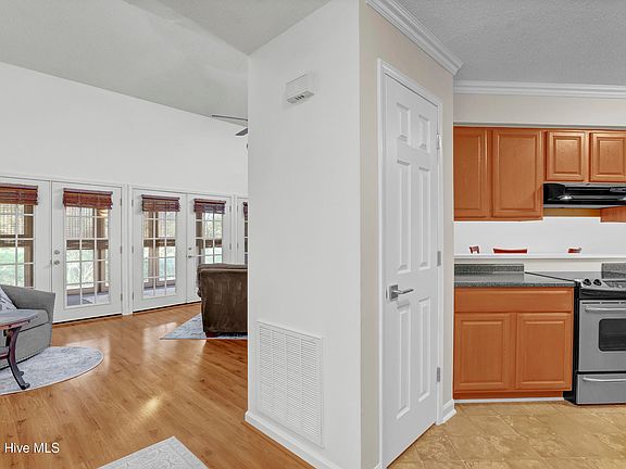 5th image of 702 -488 Azalea Drive