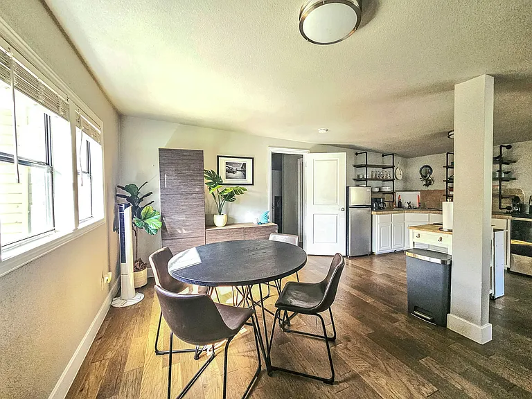 2227 Washington Ave — Photo 2