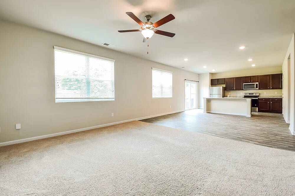 4 bed, 3.0 bath, 2570 sqft, $2,490 — Photo 4