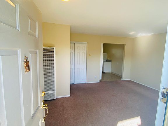 3rd image of 19 Coleman Pl #40