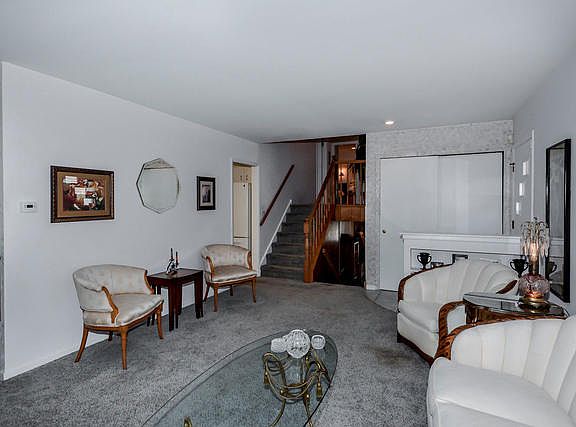3rd image of 845 Nebel Ln