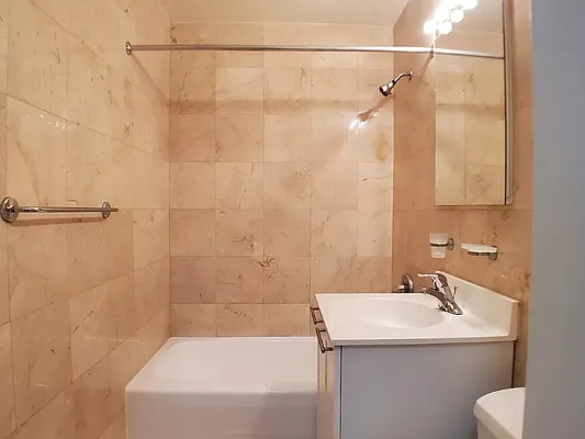 Rented by Manhattan Realty Group | media 9