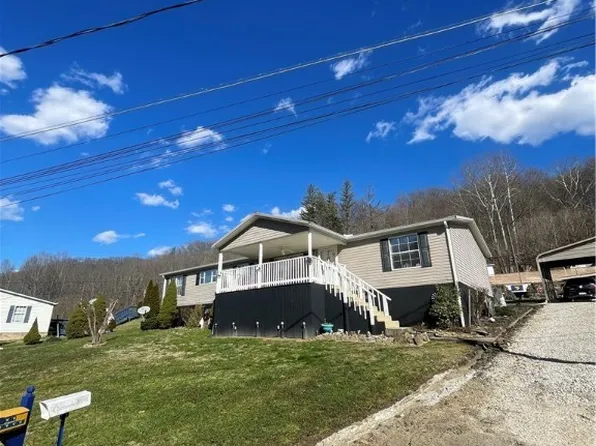 835 Greenwood Dr, Madison, WV 25130