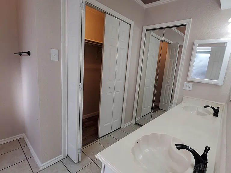 8440 Willow Creek Dr — Photo 9