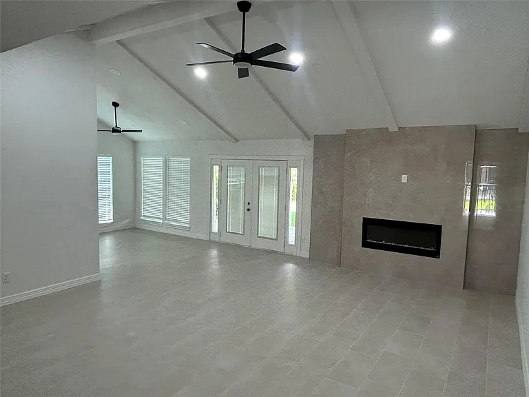 1139 Pinecroft Dr — Photo 3