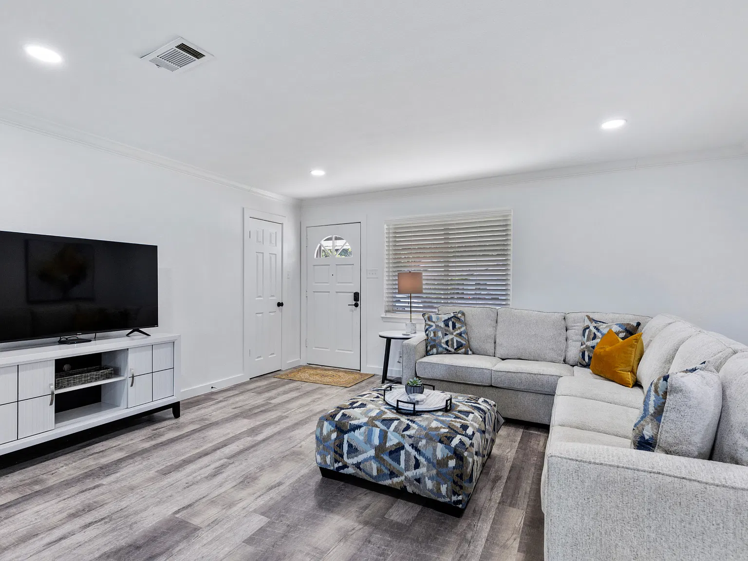 3 bed, 1791 sqft, $7,290 — Photo 2