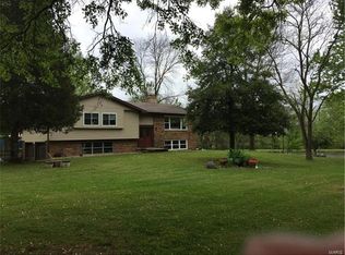 1018 Meddows Rd, Trenton, IL 62293