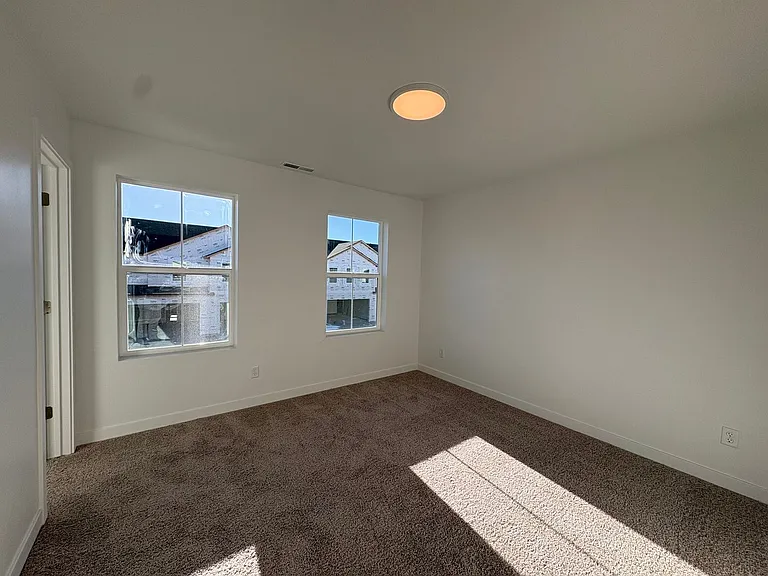1592 N Summer Springs Cv — Photo 27